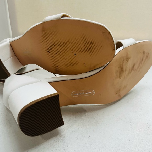 White Faux Leather Block Heel Sandals - size 7 - Picture 7 of 7